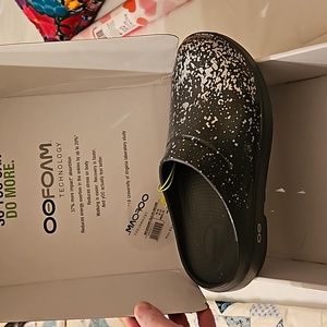 Oofos Clogs Prosecco Pop W9